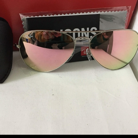 Ray-Ban Aviators - Picture 4 of 9